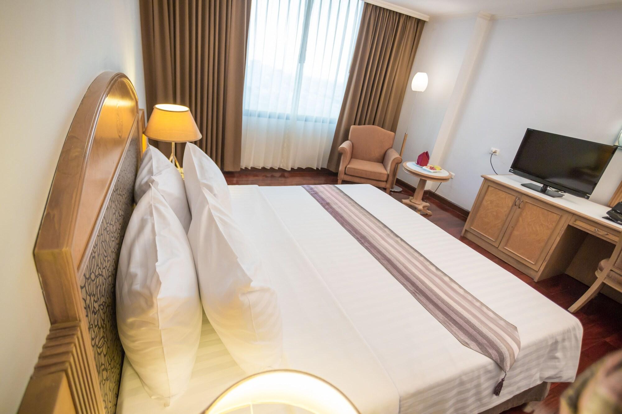 Grand Tower Inn Rama 6 Bangkok Exteriör bild