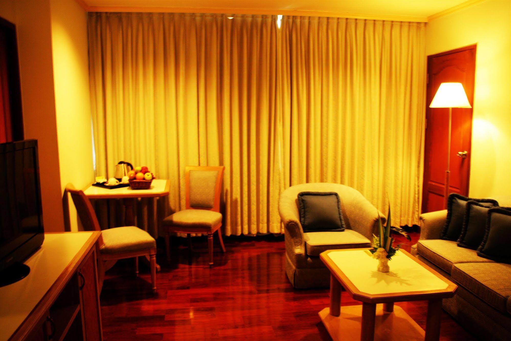 Grand Tower Inn Rama 6 Bangkok Exteriör bild